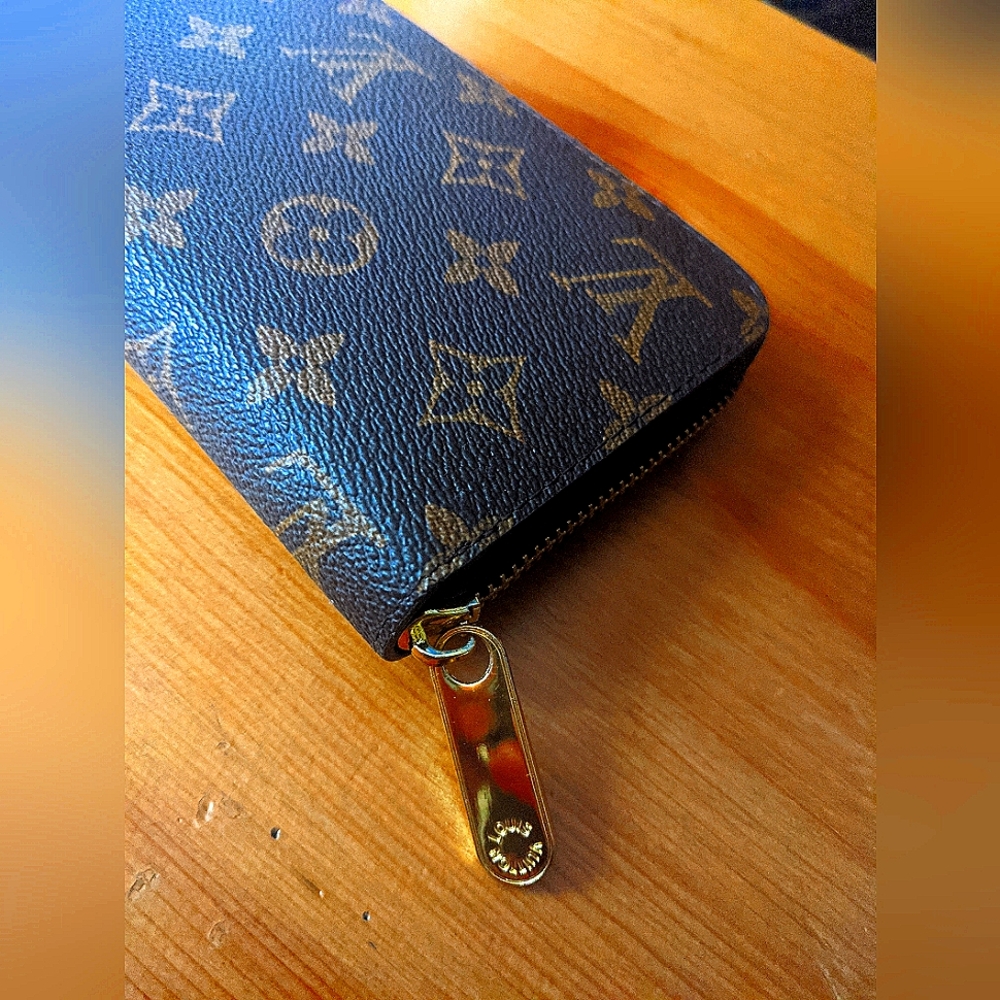 Louis Vuitton Zippy Wallet